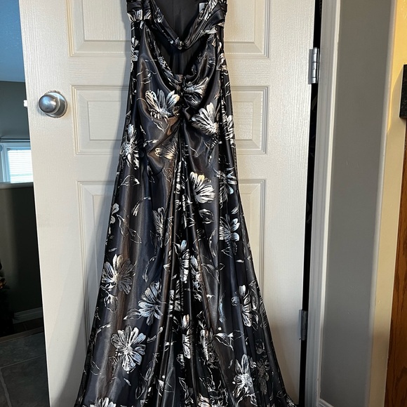 Long gown - Picture 2 of 5